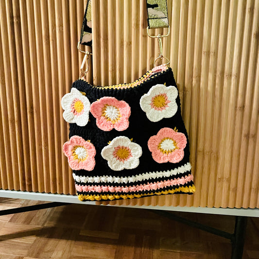 Daisy Bag: Simply Crochet Edition 145